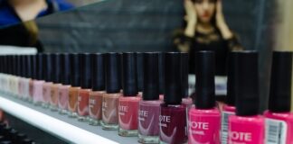 Kolorowe lakiery do paznokci