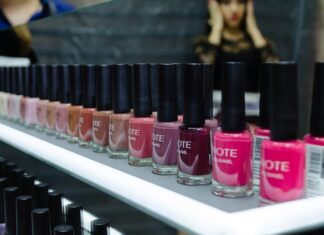 Kolorowe lakiery do paznokci