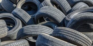 Jak naprawić przetarty lakier bezbarwny?