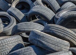 Jak naprawić przetarty lakier bezbarwny?