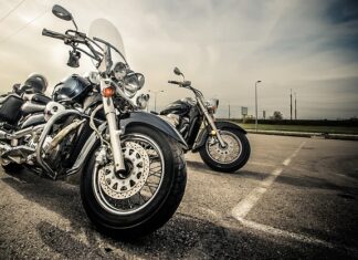 W czym jeździć na motorze w lecie?